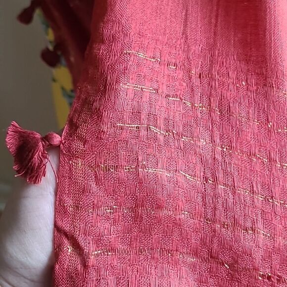 💲2️⃣0️⃣ Bundled ✔️Saachi Coral Pom Pom Lightweight Infinity Scarf - Picture 7 of 8